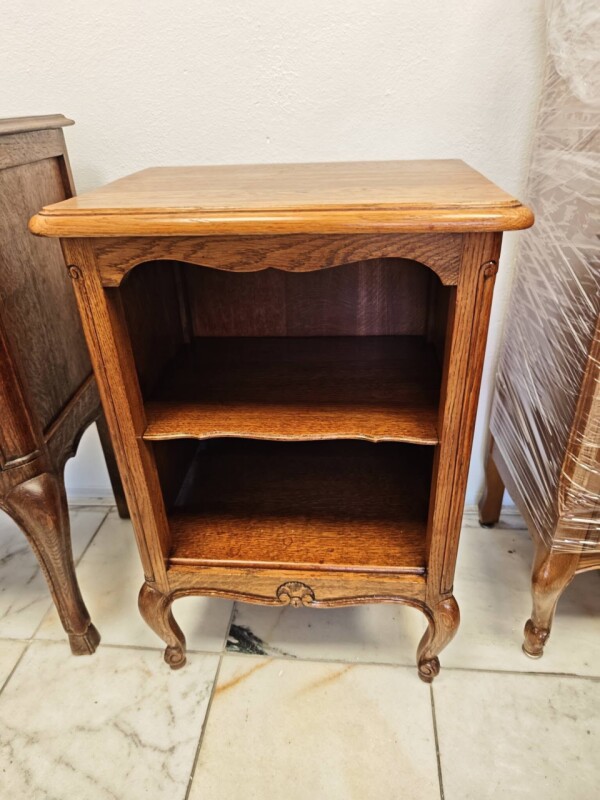 Stolík, skrinka, komodka