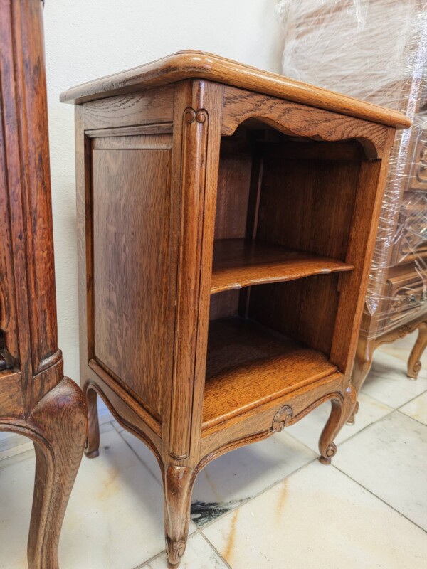 Stolík, skrinka, komodka