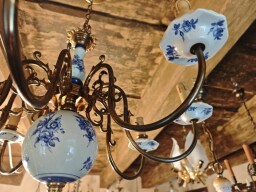 Veľký luster v štýle Delft 