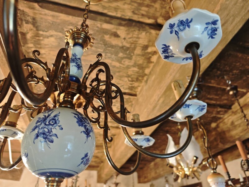 Veľký luster v štýle Delft 