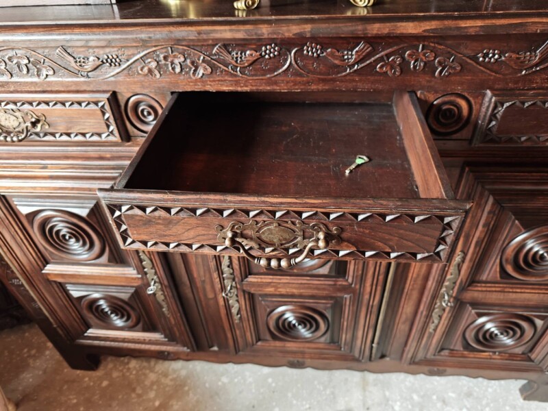 Príborník, skriňa