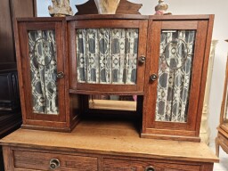 Kredenc, príborník