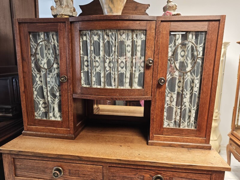 Kredenc, príborník