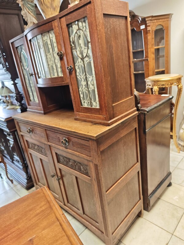 Kredenc, príborník