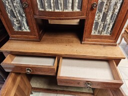 Kredenc, príborník