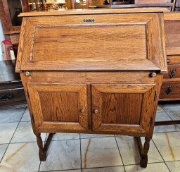 Písací stôl, kabinet