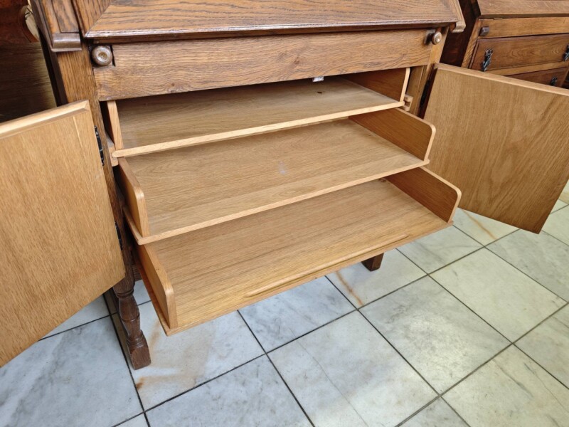 Písací stôl, kabinet