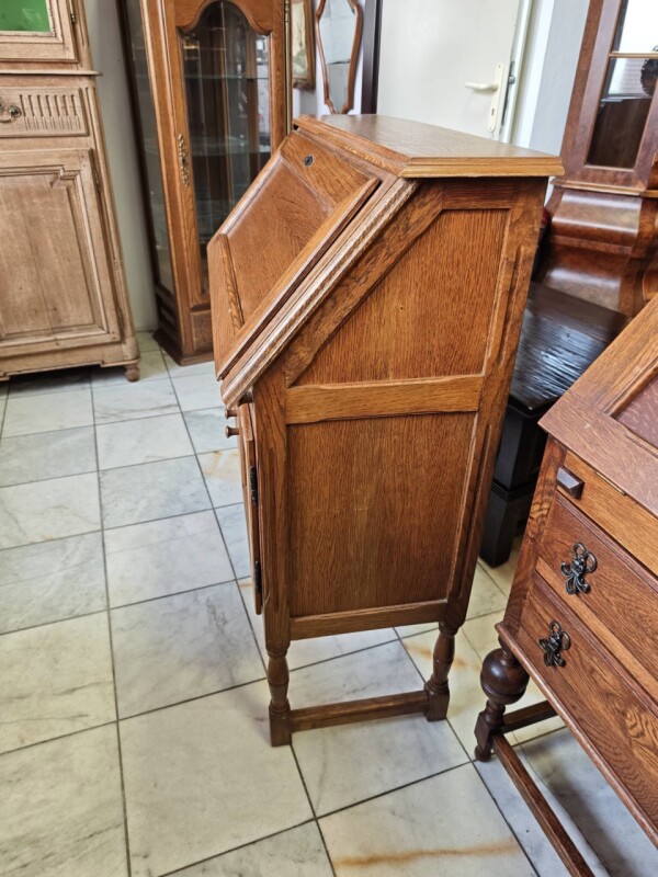 Písací stôl, kabinet