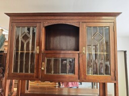 Kredenc, príborník