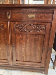 Kredenc, príborník