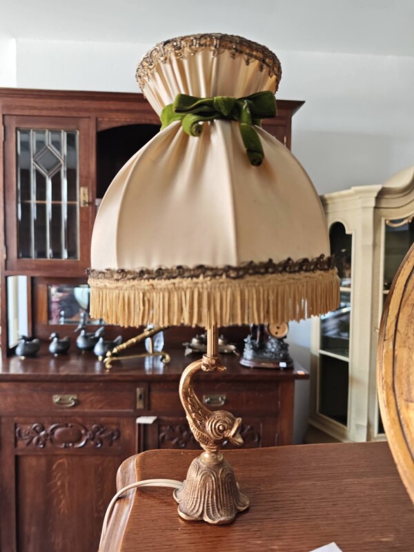  Mosadzná lampa s motívom delfína 