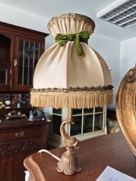  Mosadzná lampa s motívom delfína 