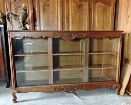 Knižnica, vitrína, polica