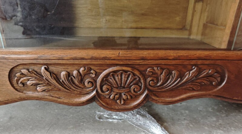 Knižnica, vitrína, polica