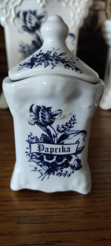 Koreničky, dózy