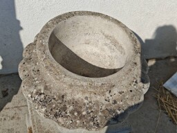 Veľká záhradná váza Medici na podstavci