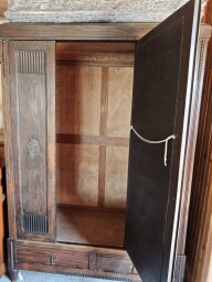 Art Deco šatníková skriňa so zrkadlom