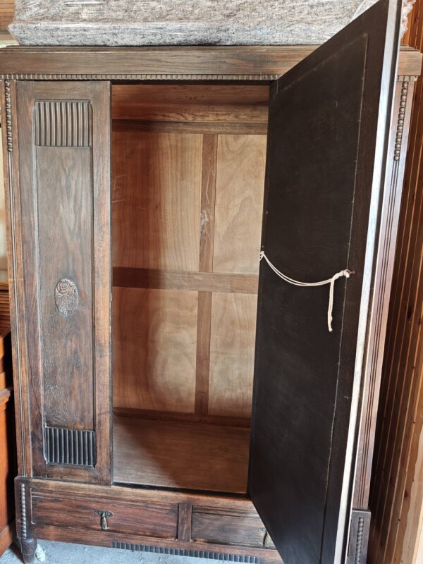 Art Deco šatníková skriňa so zrkadlom