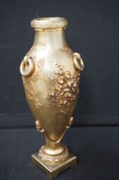 Váza bronz