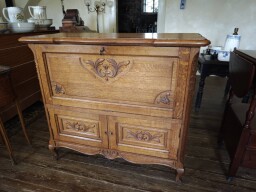 Vintage dubový barový kabinet v štýle Louis XV