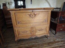 Vintage dubový barový kabinet v štýle Louis XV