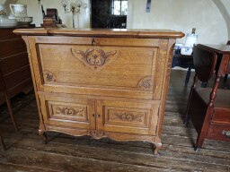 Vintage dubový barový kabinet v štýle Louis XV