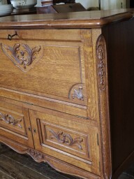 Vintage dubový barový kabinet v štýle Louis XV