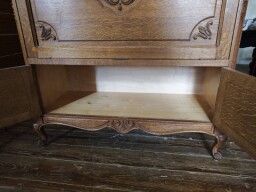 Vintage dubový barový kabinet v štýle Louis XV