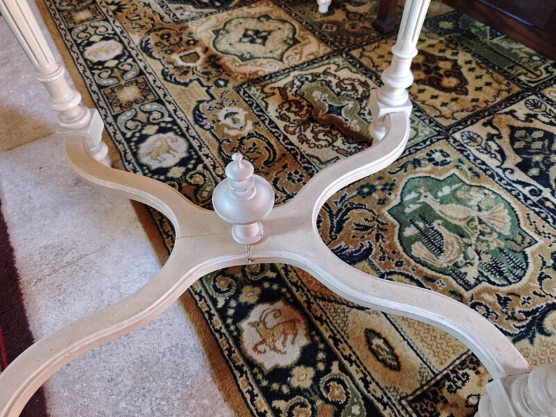 Starožitný salónny stolík