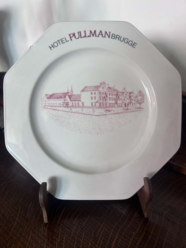 Veľký dekoratívny osemhranný porcelánový tanier