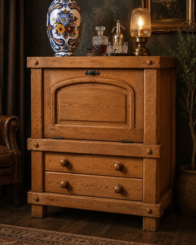 Vintage dubový barový kabinet