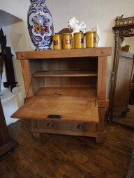 Vintage dubový barový kabinet