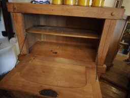 Vintage dubový barový kabinet