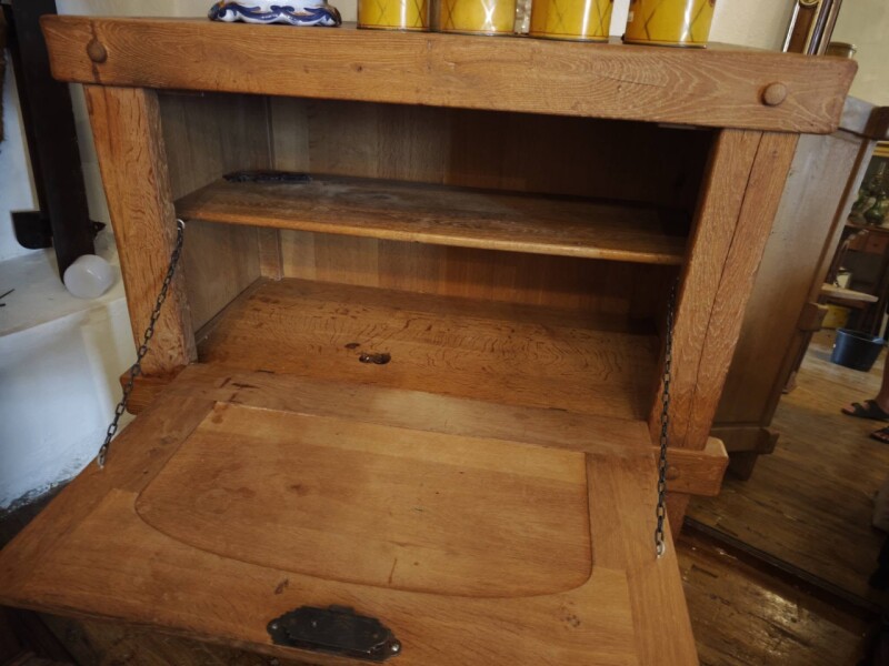 Vintage dubový barový kabinet