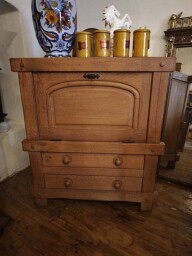 Vintage dubový barový kabinet