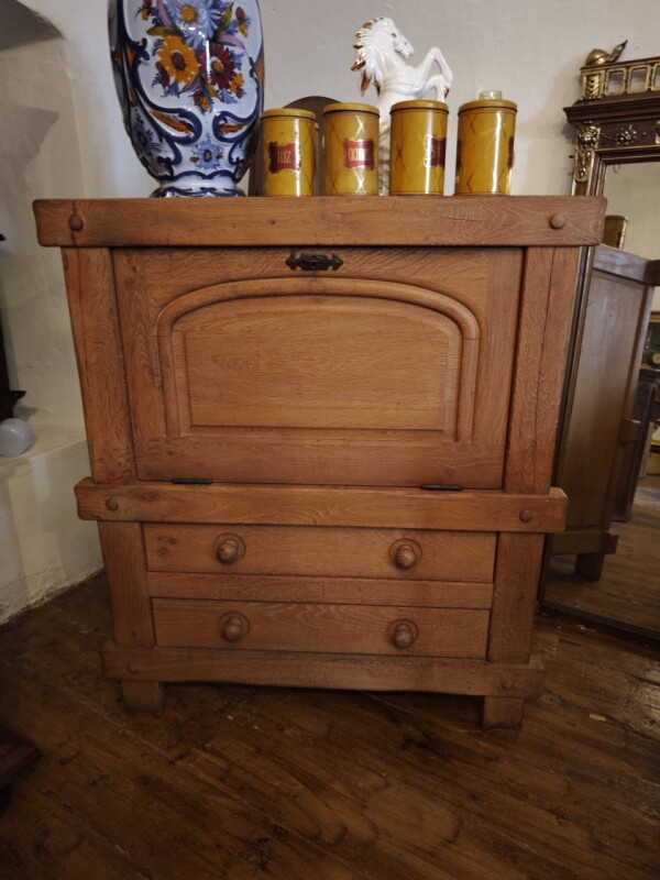 Vintage dubový barový kabinet