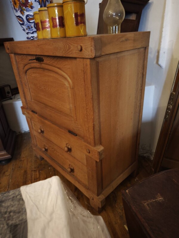 Vintage dubový barový kabinet