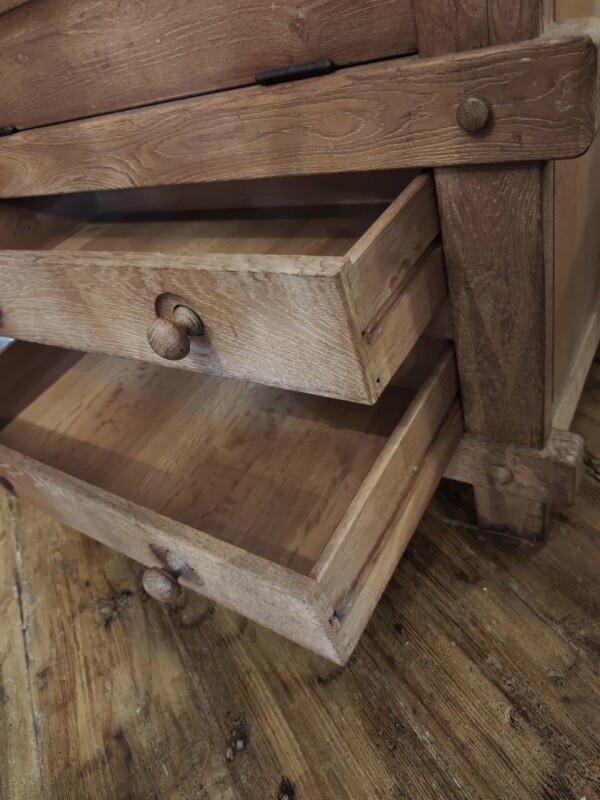 Vintage dubový barový kabinet