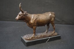 Socha býk bronz