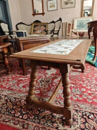 DUBOVÝ KONFERENČNÝ STÔL S MAĽOVANÝMI KACHLICAMI