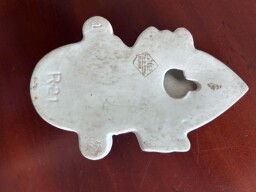 Starožitná porcelánová kropenička s anjelikmi a Ježiškom