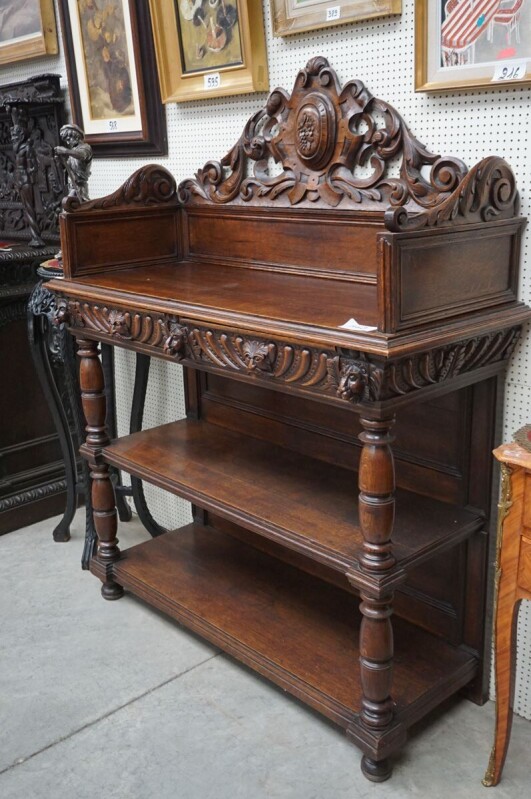 Dezertný stolík, komoda