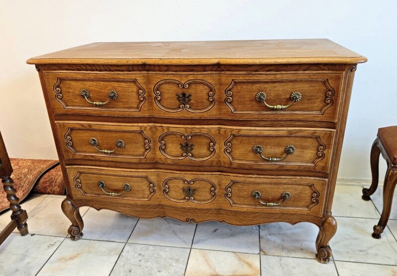 Komoda vyrezávaná