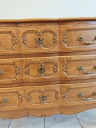 Komoda vyrezávaná