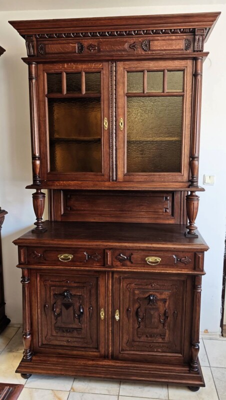 Kredenc, príborník