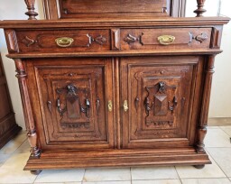 Kredenc, príborník