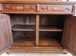 Kredenc, príborník