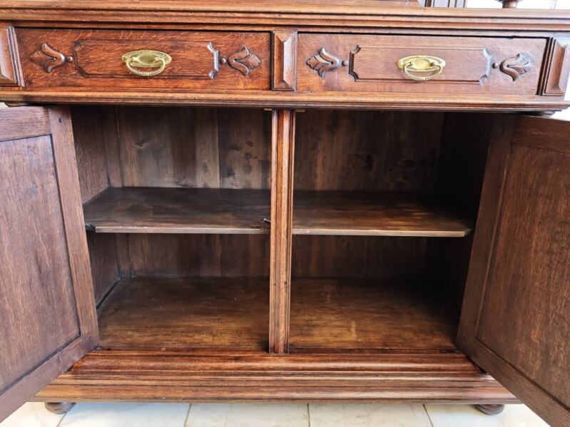 Kredenc, príborník