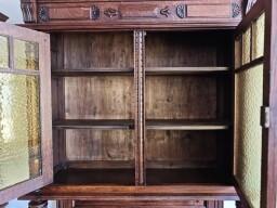 Kredenc, príborník