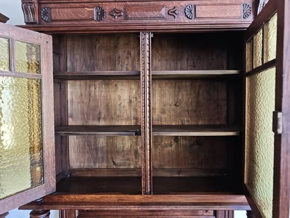 Kredenc, príborník